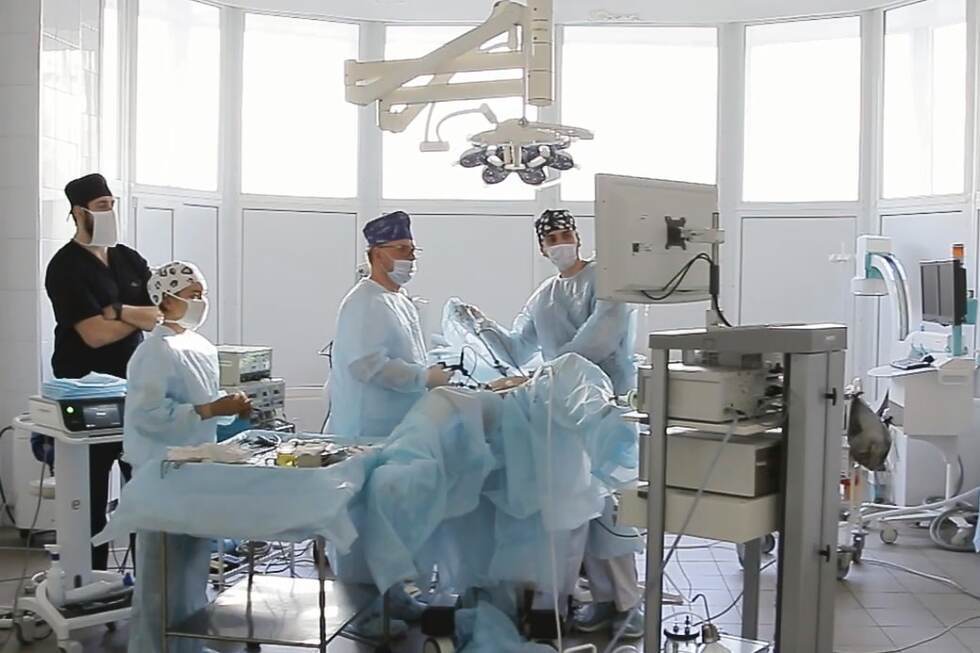 «УЗИ и рентген сделать было невозможно»: саратовские хирурги рассказали, как им удалось спасти пациента с четвертой стадией ожирения