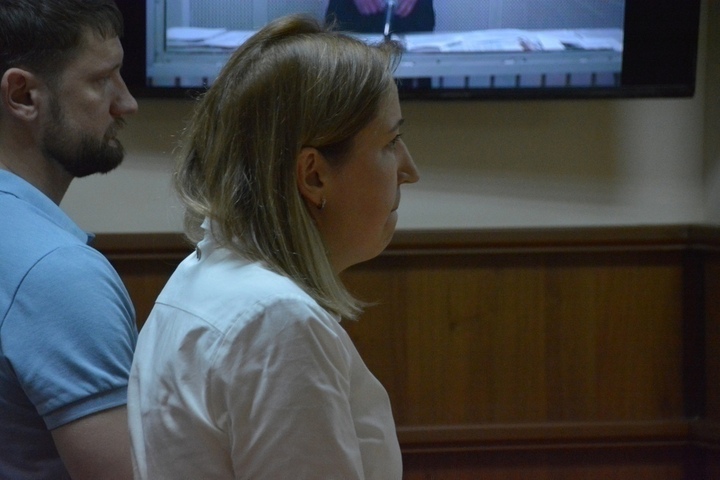 Областной суд вернул дело экс-министра Кузнецовой прокурору Саратова, а её мужа освободил из СИЗО