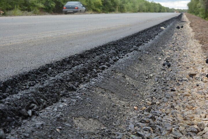 В регионе за ремонт одного километра дороги готовы платить по 18 миллионов рублей. Работы продлятся до конца лета