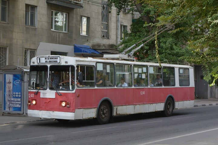 В городе на неопределенное время прекратили работу два троллейбусных маршрута