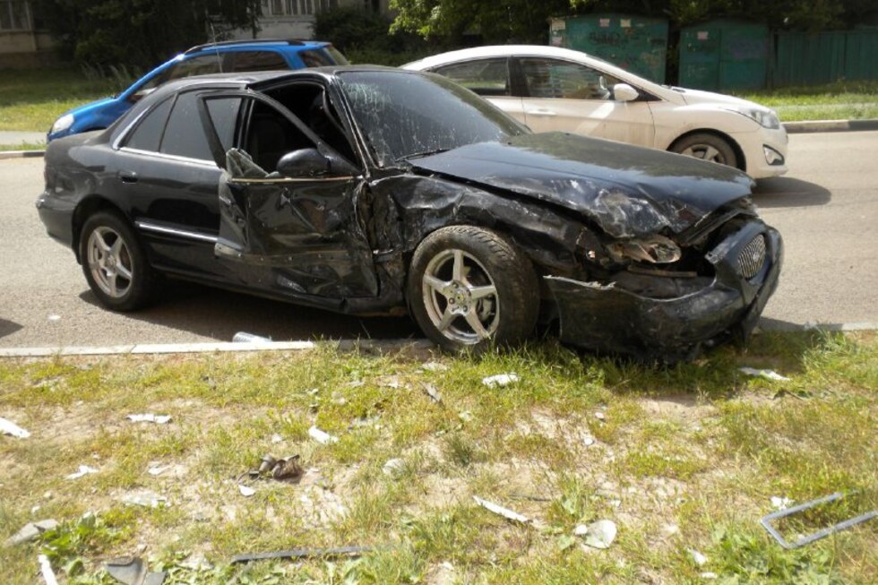 В результате столкновения Hyundai и «четырнадцатой» в Энгельсе пострадали трое человек
