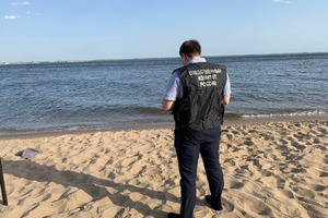 «Дети тонут молча»: жертва ЧП на саратовском пляже и девочка, которую удалось спасти, не умели плавать, но зашли на глубину