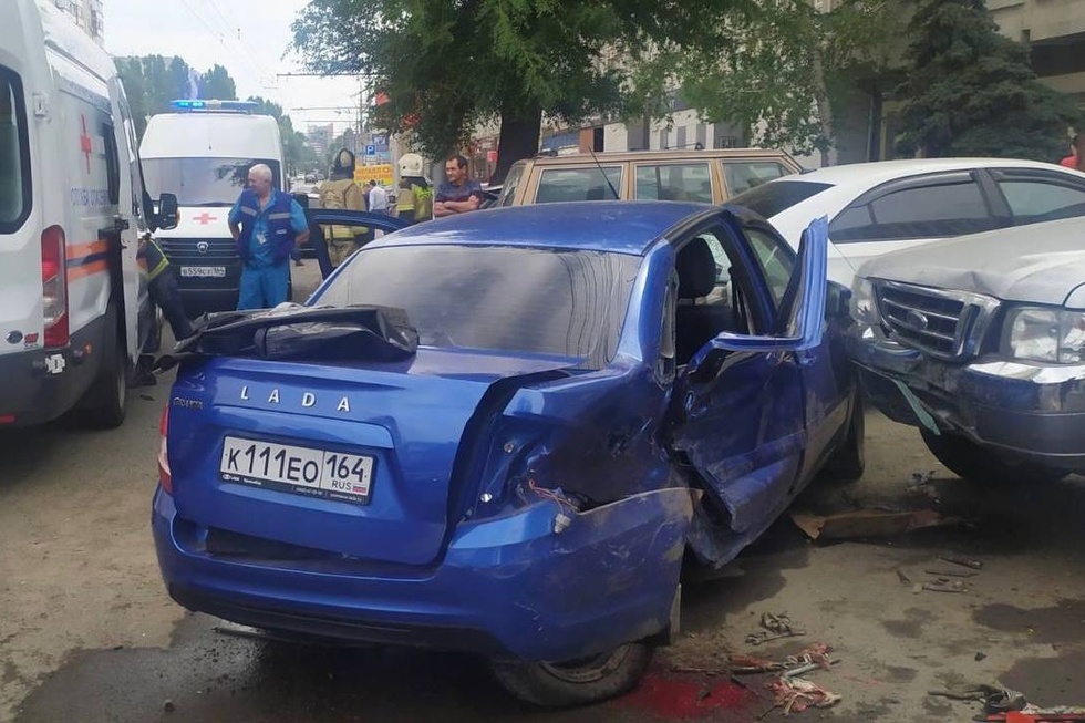 Массовое ДТП в центре Саратова: два человека серьезно пострадали