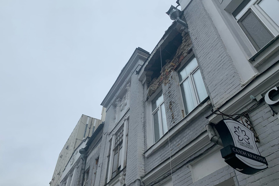 Министр Мухин об обрушении фасада памятника регионального значения в центре Саратова: «Несколько человек спорят между собой, пишут жалобы»