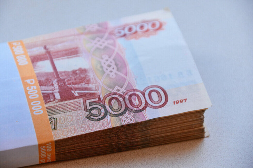 Фирму из Чебоксар оштрафовали на полмиллиона рублей. Ранее её сотрудника отправили в колонию строгого режима за попытку дать взятку