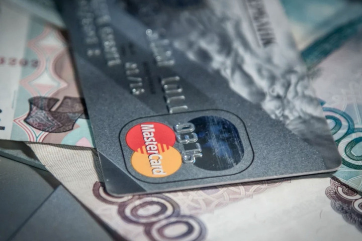 В Госдуму внесен закон, который смягчит наказание за кражу денег с банковских карт россиян: почему авторы считают, что это разумно