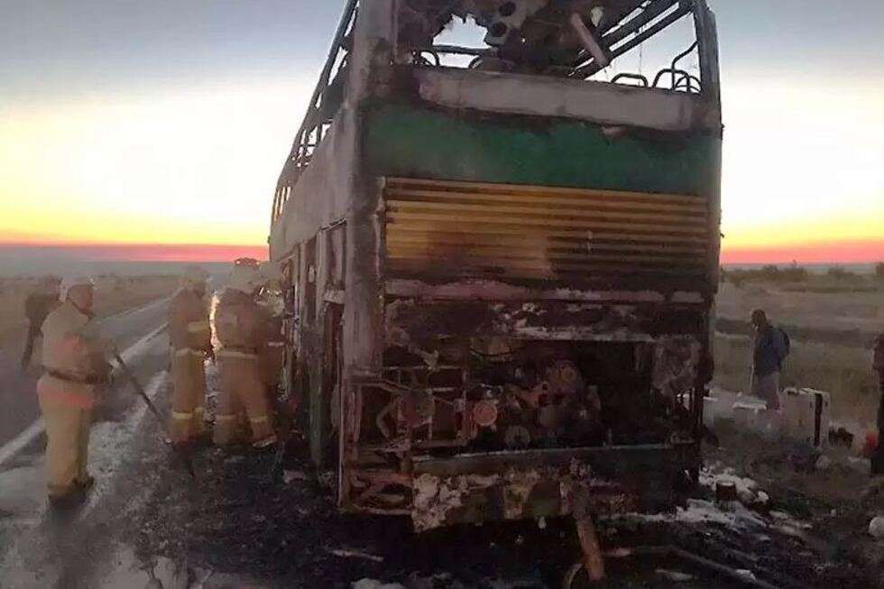 В Калмыкии загорелся автобус, следующий в Саратов. Внутри было 20 пассажиров