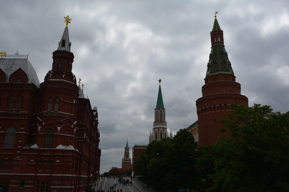 Четыреста саратовских школьников на день свозят в Москву за счет бюджета