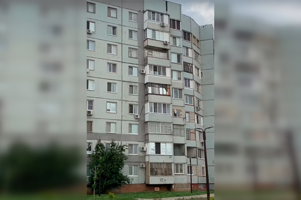 Жители многоэтажного дома в Балаково опасаются стрелка, который охотится за голубями