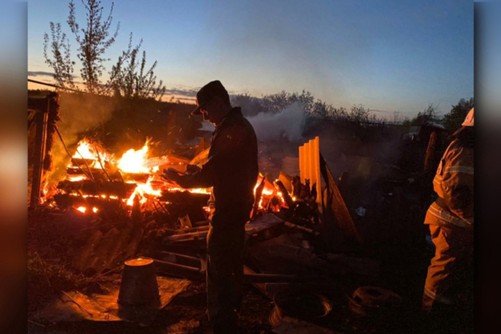 Пенсионерке, которая забыла пятилетнюю внучку в доме во время пожара, назначили год исправительных работ 