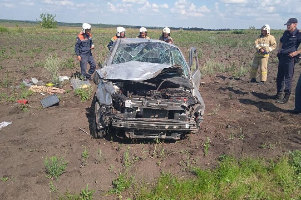 В Аткарском районе перевернулась иномарка: госпитализирована 29-летняя девушка-водитель