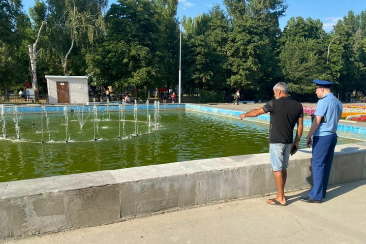 В Саратове 8-летний мальчик покалечился во время купания в фонтане