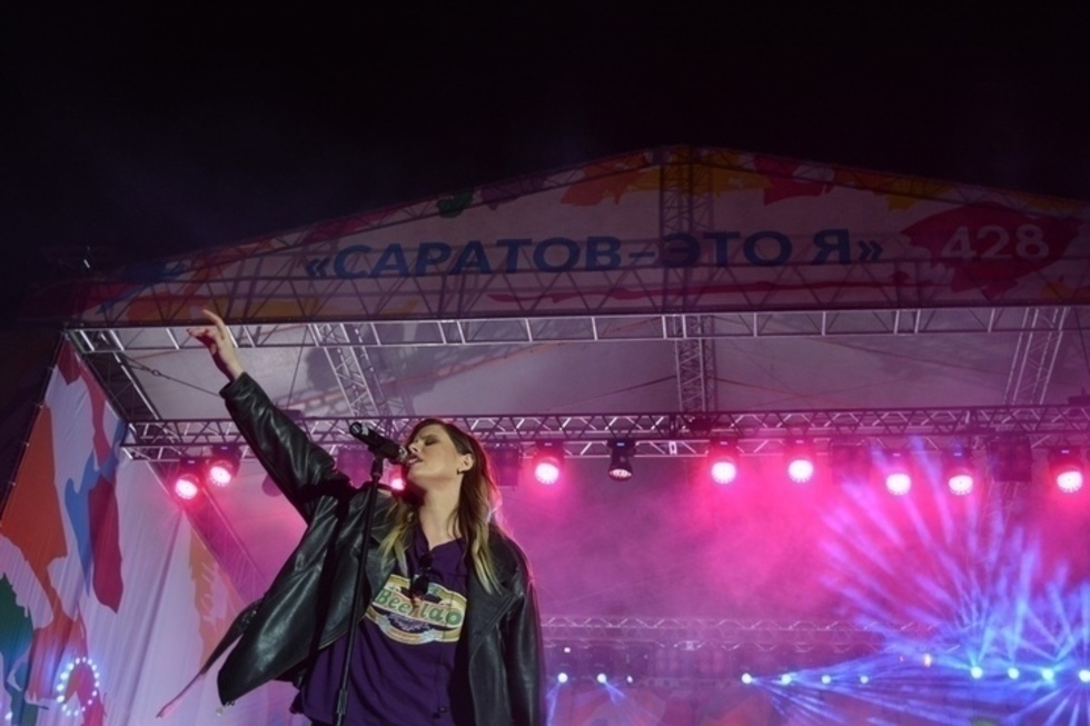 «Саратов сейчас — негласная столица отечественного темного саунда»: популярная певица защищала родной город в интервью для федерального портала
