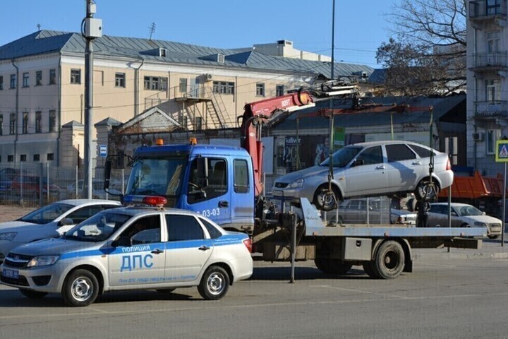Суд отменил 1,5 года действующие в Саратовской области тарифы на эвакуацию машин и хранение их на штрафстоянках