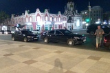 Саратовца возмутили припаркованные Maybach с «красивыми» номерами, перекрывшие пешеходный переход на проспекте Столыпина