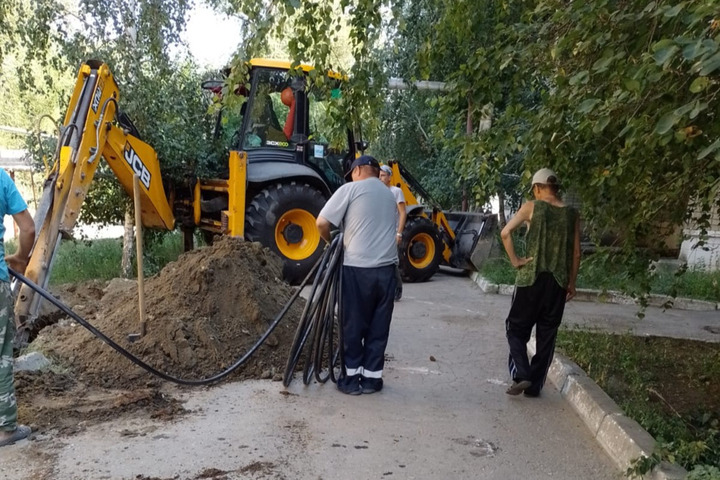 Коммунальщики заменили водопроводные сети на Санаторном проезде