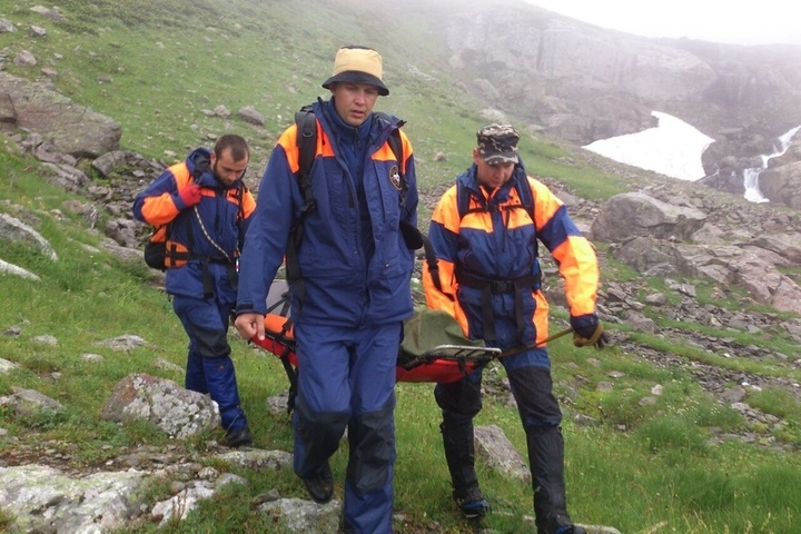 В Карачаево-Черкессии при спуске с вершины Двойняшка погибли двое альпинистов из Саратова