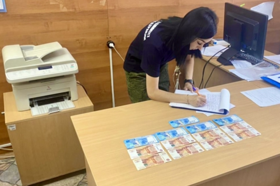 В Ершове предпринимательница попыталась «купить» полицейского за 50 тысяч рублей: возбуждено уголовное дело