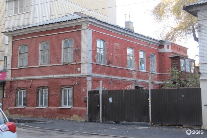 Купеческий особняк на центральной улице, жители которого боятся его обрушения, внесли в список местных памятников