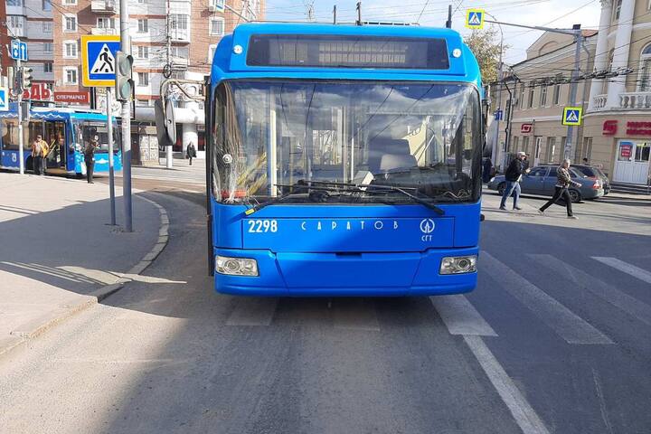 В центре Саратова троллейбус сбил пешехода 
