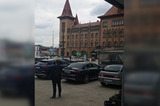 Саратовцев возмутила хамская парковка на проспекте Столыпина у входа в вуз, который сегодня посещает федеральный министр