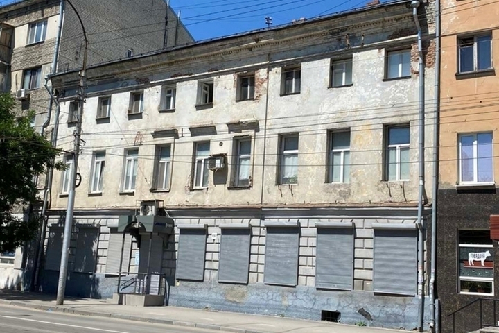 В Саратове рекомендовано включить в государственный реестр дом на улице Чернышевского, которому более 220 лет, и еще 6 памятников