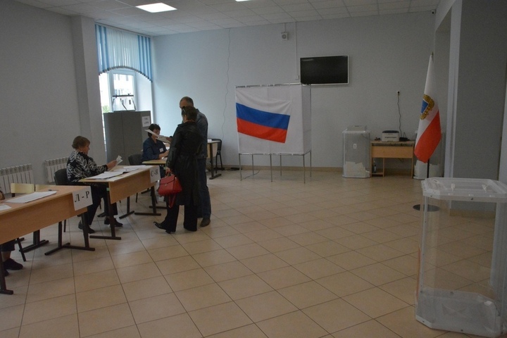 Выборы. Члены одной из избирательных комиссий Саратова разрешили коллективу станцевать прямо во время голосования