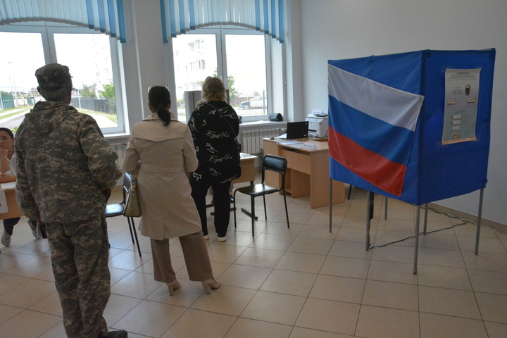За 7 часов на избирательные участки пришли более 200 тысяч жителей: озвучены первые данные по явке на выборах в Саратовской области