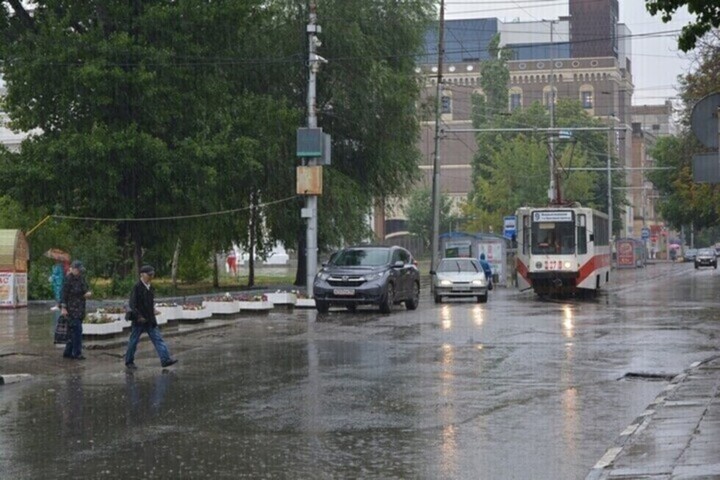 В мэрии сообщили, что завтра из-за дождя и ветра в Саратове может перестать ходить транспорт, а также возможен обрыв линии электропередач