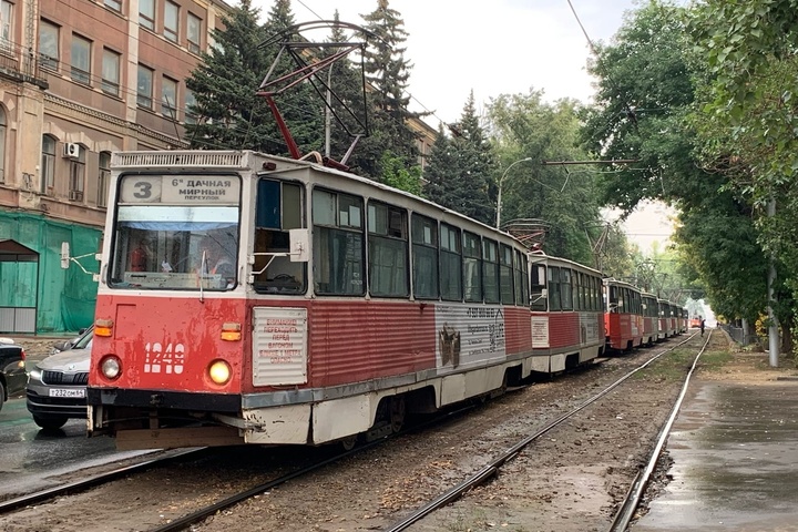 «Долго это безобразие будет продолжаться?»: за утро в Саратове останавливались трамваи четырёх популярных маршрутов