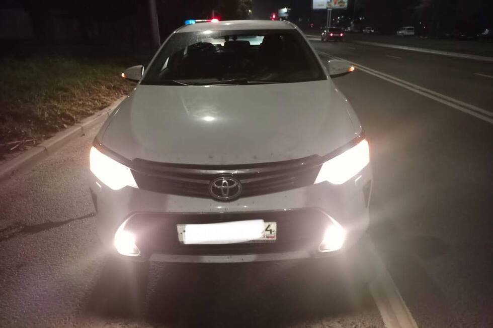 В Пугачеве отечественная легковушка сбила пожилую женщину, в областном центре пешеход-нарушитель попал под колёса иномарки