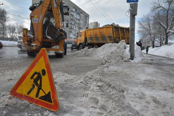 Чиновники администрации Саратова должны будут заплатить более 200 тысяч рублей за незаконное складирование снега