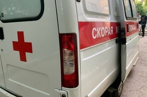 С аварийного дома в Заводском районе на девочку упал кирпич