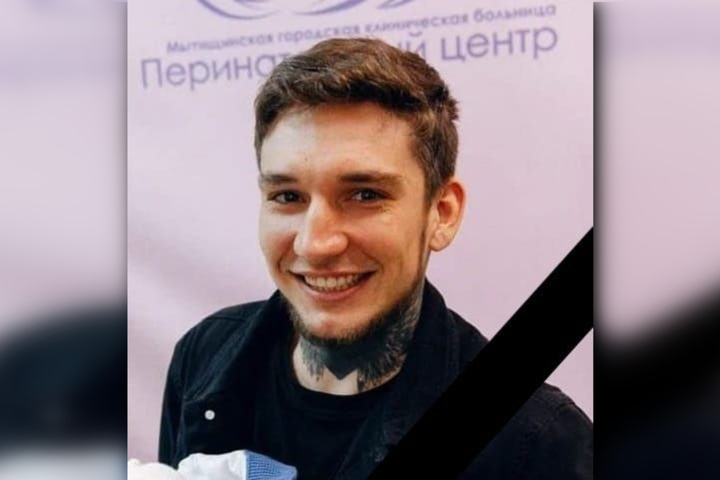 В Озинках простились с 27-летним молодым человеком, который два месяца назад записался добровольцем и погиб на Украине