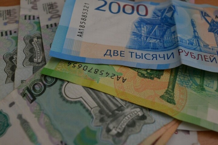 Подросток дважды обокрал знакомого, похитив 420 тысяч рублей: юного преступника выдала мать