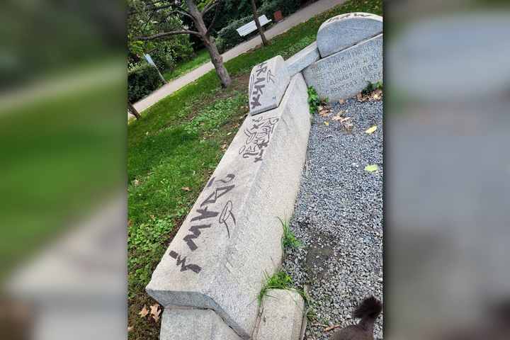 В Саратове вандалы исписали объект культурного наследия федерального значения