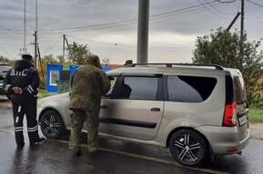 «Родина в опасности»: на границе Саратовской области и Казахстана сотрудники военкомата начали вручать повестки