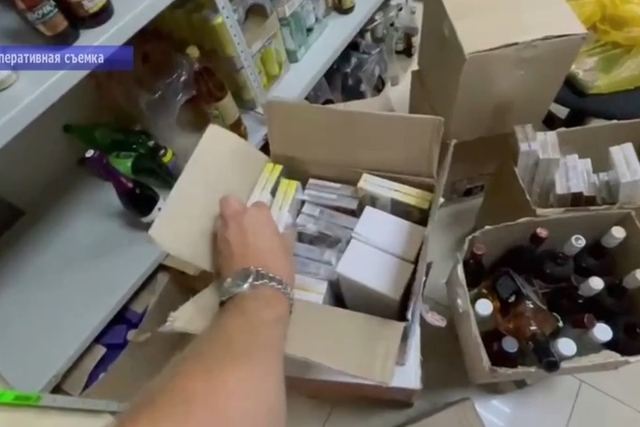 В Саратове предприниматель сбывал на продажу контрафактные табак и алкоголь: на складах магазинов обнаружили продукцию на 2,5 миллиона рублей