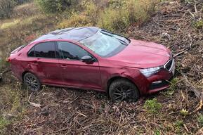 В Аткарском районе опрокинулся автомобиль Skoda: водитель госпитализирован