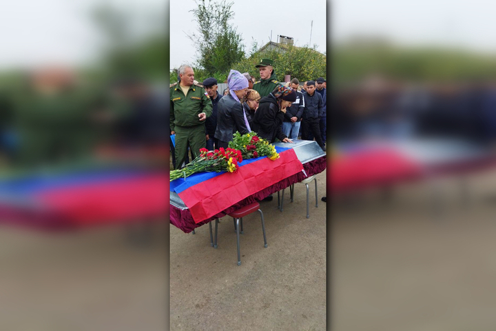 «Его подвиг войдет в историю Федоровского района и всей России»: в селе попрощались с военным, погибшим на Украине