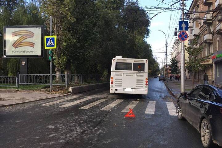За сутки в регионе сбили еще пять человек: одна из пострадавших попала под автобус маршрута №11