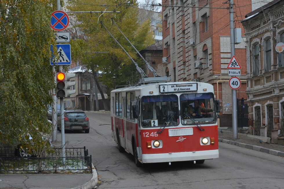В Саратове перекрыли улицу и закрыли три троллейбусных маршрута
