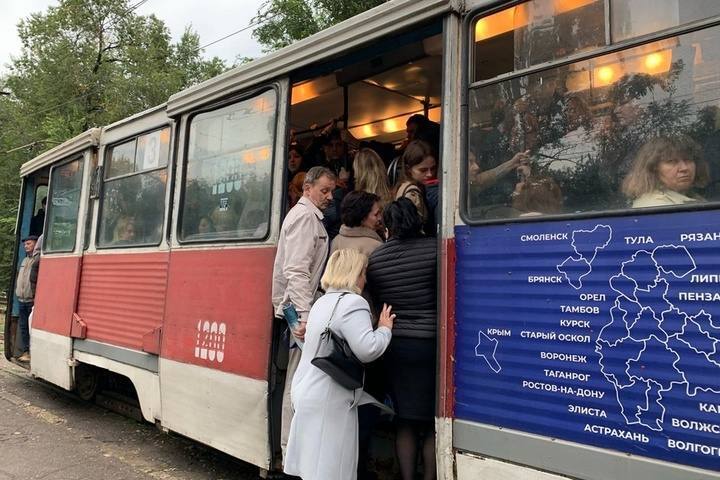 Саратовцы уже не первый год жалуются на массовый уход трамваев в депо в вечерний час пик, но ничего не меняется