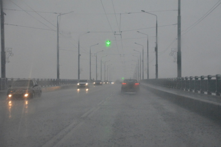 Дождь, туман и сильный ветер: жителей Саратовской области предупреждают об ухудшении погоды