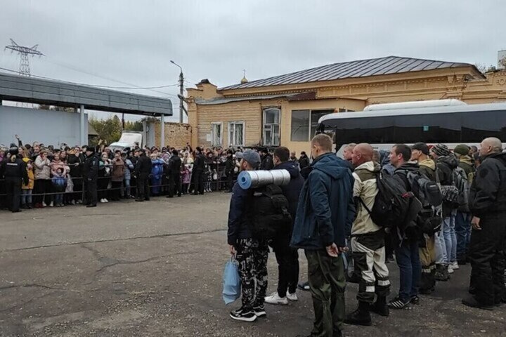 Министр попросил прощения у саратовцев за снятие автобусов с маршрутов для перевозки мобилизованных