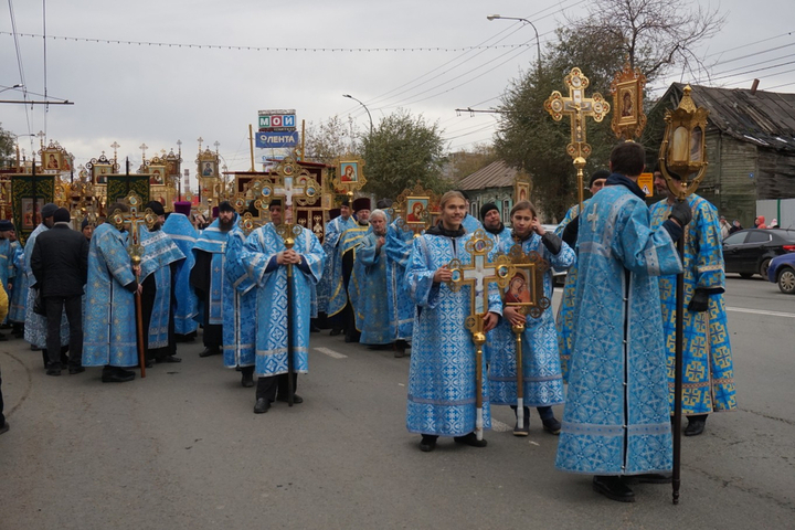 Из-за проведения крестного хода в Саратове ограничат движение по двум десяткам улиц