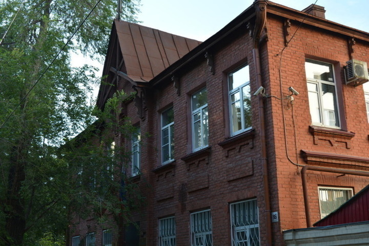 В Саратове старинный дом, в котором жил поэт и военный корреспондент, ждет ремонт. Только на документы потратят 1,6 миллиона рублей