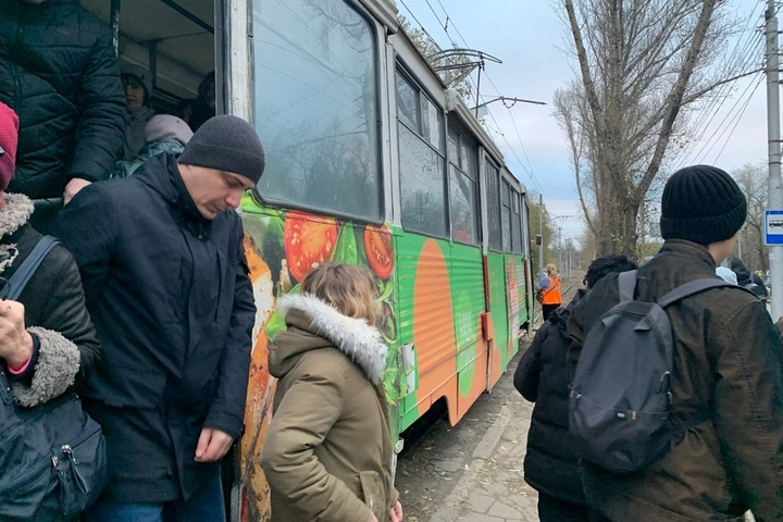 В последний рабочий день недели саратовцы не могли доехать до работы на трамвае самого популярного маршрута
