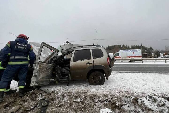 Утром после выпадения снега на СКАД произошло несколько аварий: пострадали мужчина, женщина и ребенок