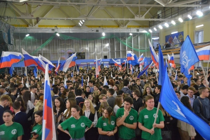 В спортзале саратовского вуза состоялась массовая акция в поддержку президента и спецоперации